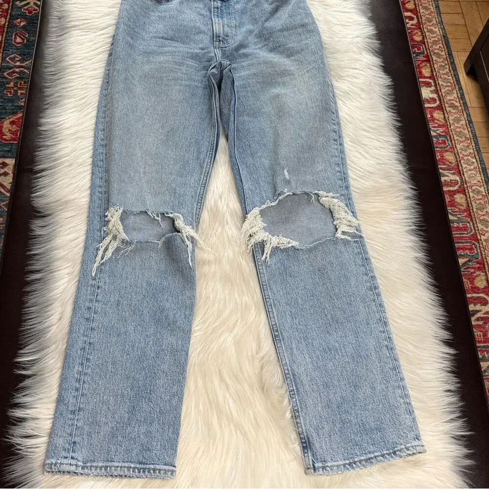 Abercrombie The 90’s Straight Ultra High Rise Blow Out Knee Jeans